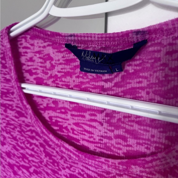Miley Cyrus & Max Azria Fuchsia Long Sleeve Top - Picture 2 of 4